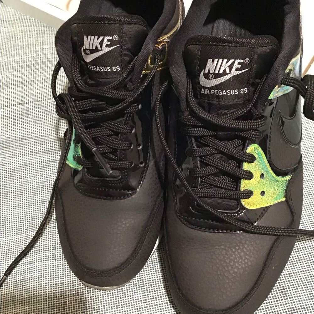 Nike Air Pegasus89 Black with Light neon colors.Size 7Preloved Good Condition🤩